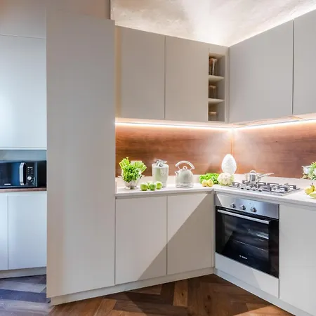 The Tuscan Window * 루카