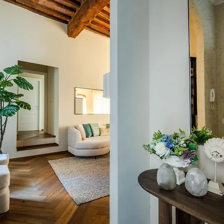 The Tuscan Window * לוקה